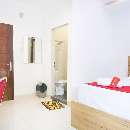 Hotel RedDoorz @ RS Adam Malik Medan Exterior foto